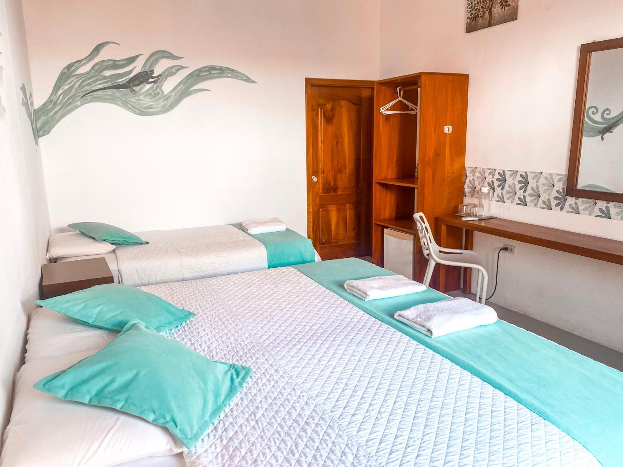 Hotel Coral Blanco With High Speed Internet Starlink And Galapagos Tour Operator Puerto Villamil Exterior photo